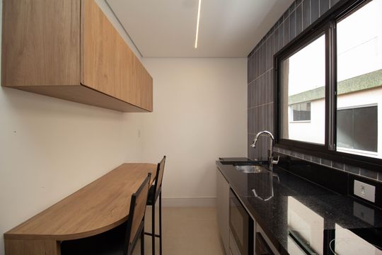 Cozinha de kitnet/studio para alugar com 1 quarto, 32m² em Alto de Pinheiros, São Paulo