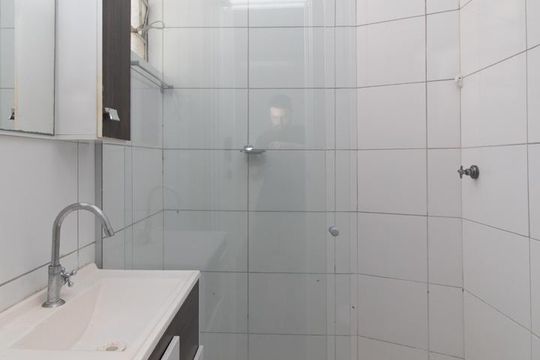 Banheiro de apartamento para alugar com 1 quarto, 47m² em Praia de Belas, Porto Alegre