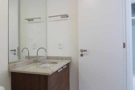 Banheiro da Suíte de kitnet/studio à venda com 1 quarto, 25m² em Vila Nova Conceição, São Paulo