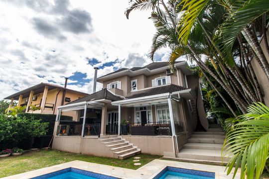 Fachada de casa à venda com 4 quartos, 460m² em Alphaville, Santana de Parnaíba