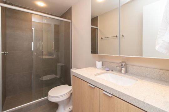 Banheiro de apartamento à venda com 1 quarto, 44m² em Cidade Baixa, Porto Alegre