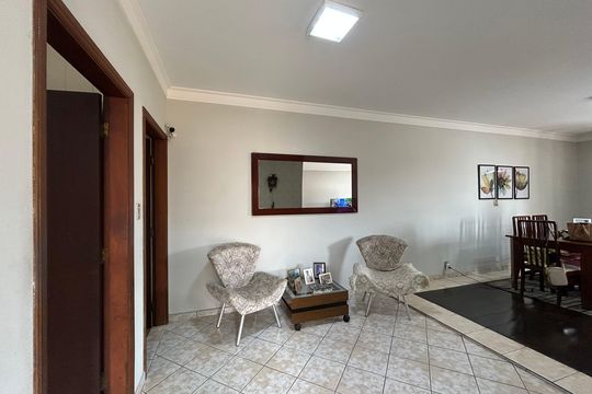 Sala de entrada de casa para alugar com 4 quartos, 400m² em Vila dos Remedios, São Paulo