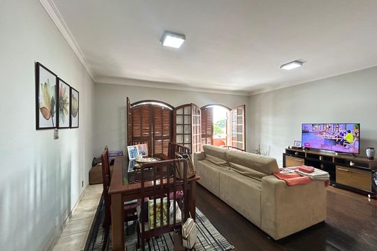 Casa para alugar com 4 quartos, 400m² em Vila dos Remedios, São Paulo