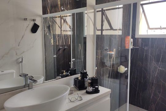 Banheiro de apartamento à venda com 3 quartos, 220m² em Vila Andrade, São Paulo