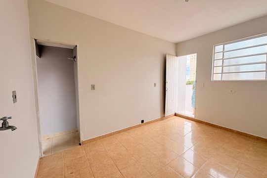 Quintal superior - Comodo fechado de casa à venda com 2 quartos, 120m² em Jardim Bizarro, Jundiaí