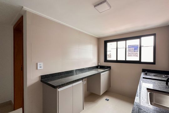 Cozinha de apartamento para alugar com 1 quarto, 39m² em Vila Alvinopolis, São Bernardo do Campo