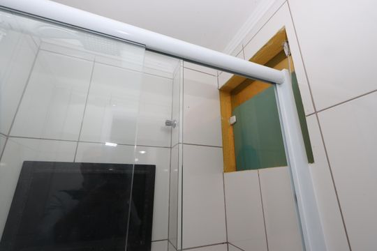 Banheiro de kitnet/studio à venda com 1 quarto, 32m² em Vila Divina Pastora, São Paulo