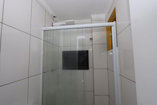 Banheiro de kitnet/studio à venda com 1 quarto, 32m² em Vila Divina Pastora, São Paulo