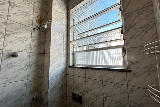 Banheiro de apartamento à venda com 2 quartos, 40m² em Pilares, Rio de Janeiro