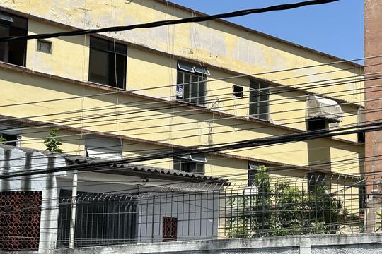Fachada + plaquinha de apartamento à venda com 2 quartos, 40m² em Pilares, Rio de Janeiro