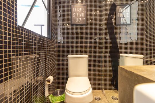 Banheiro de apartamento à venda com 1 quarto, 60m² em Jardim Paulista, São Paulo