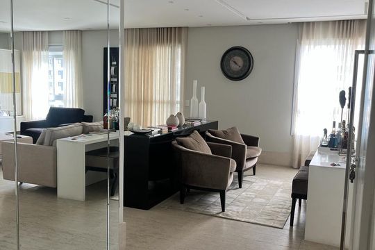Apartamento à venda com 3 quartos, 210m² em Vila Olímpia, São Paulo