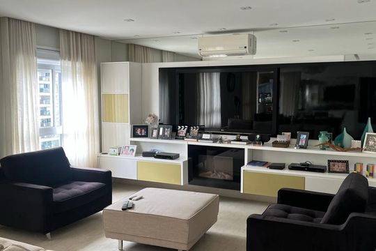 Apartamento à venda com 3 quartos, 210m² em Vila Olímpia, São Paulo