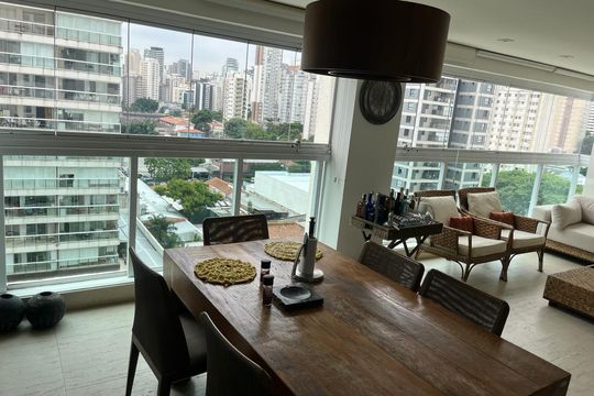 Apartamento à venda com 3 quartos, 210m² em Vila Olímpia, São Paulo