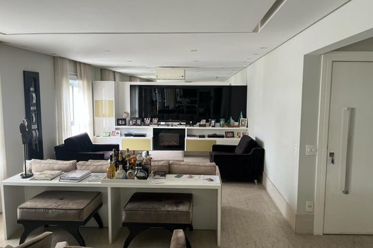 Apartamento à venda com 3 quartos, 210m² em Vila Olímpia, São Paulo