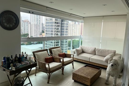 Apartamento à venda com 3 quartos, 210m² em Vila Olímpia, São Paulo