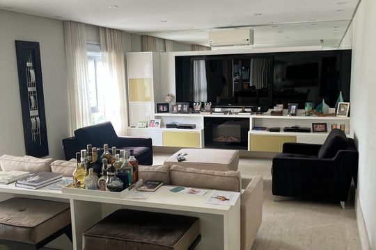 Apartamento à venda com 3 quartos, 210m² em Vila Olímpia, São Paulo