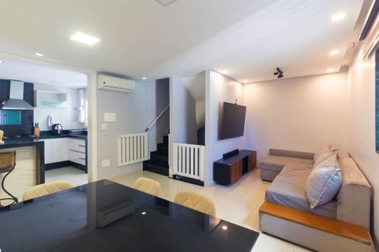 Casa de Condomínio para alugar com 3 quartos, 160m² em Vila Independencia, São Paulo