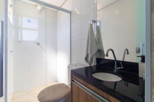 Banheiro 3 de casa de condomínio para alugar com 3 quartos, 160m² em Vila Independencia, São Paulo