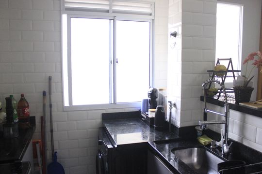 Cozinha com lavanderia de apartamento à venda com 2 quartos, 43m² em Jardim Rosa de Franca, Guarulhos