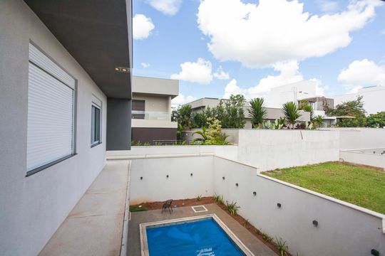 Vista do Suite 1 de casa de condomínio para alugar com 4 quartos, 313m² em Granja Marileusa, Uberlândia