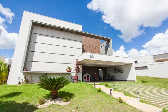 Fachada de casa de condomínio para alugar com 4 quartos, 313m² em Granja Marileusa, Uberlândia