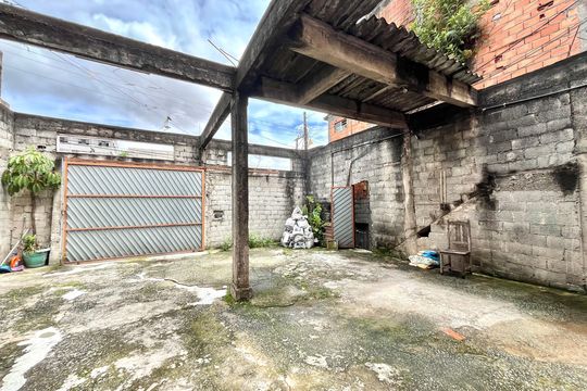 Garagem de casa à venda com 7 quartos, 500m² em Americanópolis, São Paulo