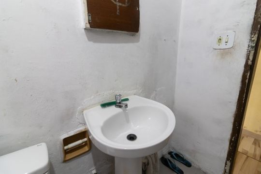 Banheiro de casa à venda com 4 quartos, 80m² em Jardim Ipanema (cidade Lider), São Paulo