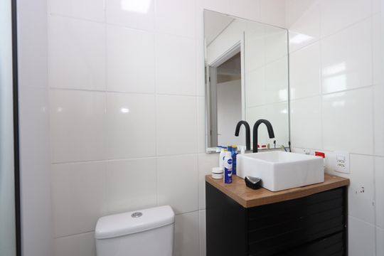 Banheiro de apartamento à venda com 2 quartos, 50m² em Vila Metalúrgica, São Paulo