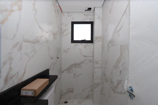 Banheiro de apartamento à venda com 2 quartos, 43m² em Jardim Adutora, São Paulo