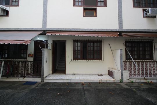 Fachada de casa de condomínio à venda com 2 quartos, 81m² em Taquara, Rio de Janeiro