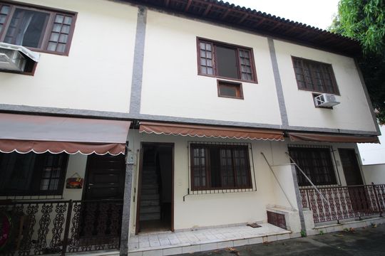 Fachada de casa de condomínio à venda com 2 quartos, 81m² em Taquara, Rio de Janeiro
