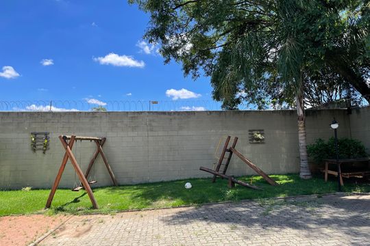 Área externa de casa de condomínio para alugar com 3 quartos, 160m² em Chácara Pavoeiro, Cotia