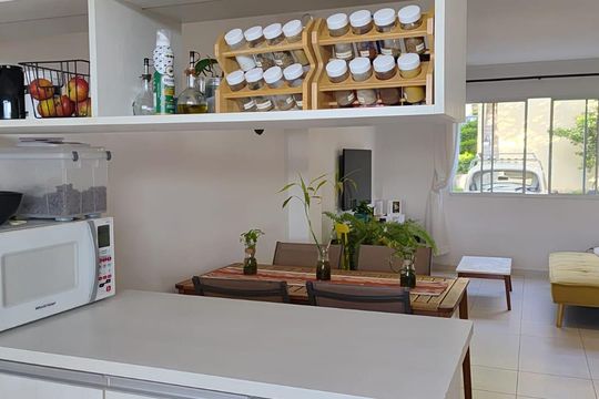 Cozinha de casa de condomínio para alugar com 3 quartos, 160m² em Chácara Pavoeiro, Cotia