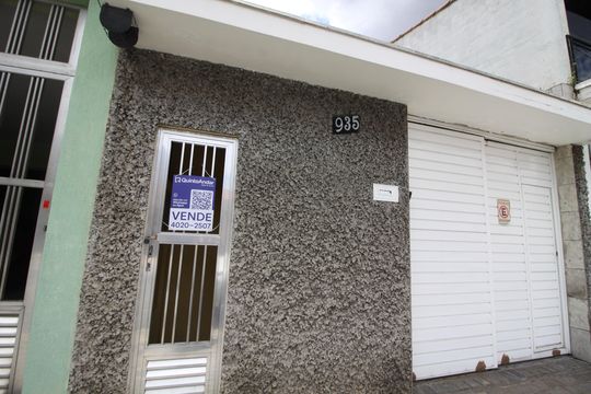 Fachada de casa à venda com 3 quartos, 150m² em Vila California, São Paulo