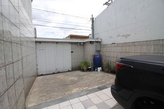 Garagem de casa à venda com 3 quartos, 150m² em Vila California, São Paulo