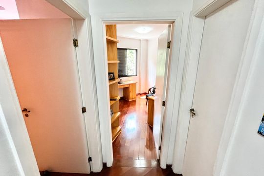 Corredor de apartamento à venda com 3 quartos, 115m² em Chora Menino, São Paulo