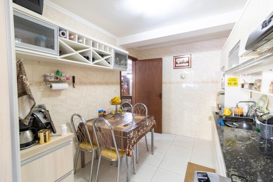 Cozinha de casa à venda com 3 quartos, 240m² em Espírito Santo, Porto Alegre
