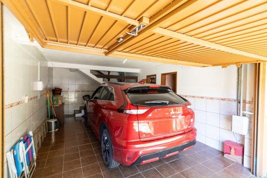 Garagem de casa à venda com 3 quartos, 240m² em Espírito Santo, Porto Alegre