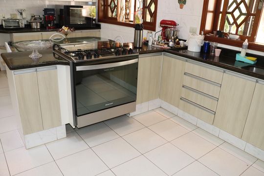 Cozinha de casa de condomínio para alugar com 4 quartos, 1100m² em São Paulo Ii, Cotia