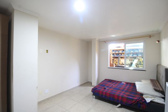 Quarto de casa à venda com 1 quarto, 84m² em Curicica, Rio de Janeiro