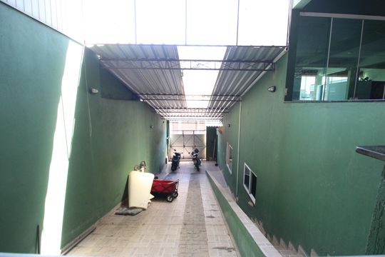 Garagem de casa à venda com 1 quarto, 84m² em Curicica, Rio de Janeiro