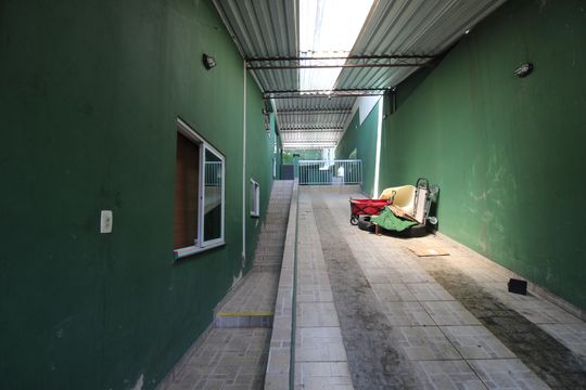 Garagem de casa à venda com 1 quarto, 84m² em Curicica, Rio de Janeiro