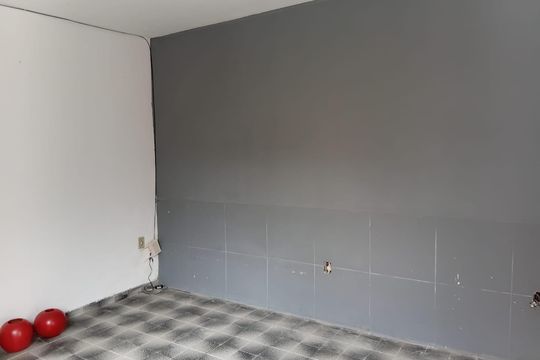 Sala parte cima de casa para alugar com 6 quartos, 1200m² em Vargem Grande, Rio de Janeiro