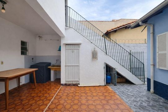 Quintal de casa à venda com 3 quartos, 160m² em Quitaúna, Osasco