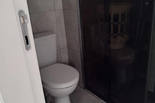 Banheiro de apartamento à venda com 3 quartos, 56m² em Jardim Cocaia, Guarulhos