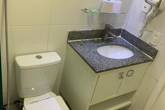 Banheiro de kitnet/studio à venda com 1 quarto, 23m² em Centro, Rio de Janeiro
