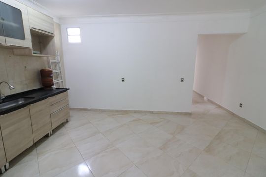 Cozinha de casa à venda com 2 quartos, 80m² em Km 18, Osasco