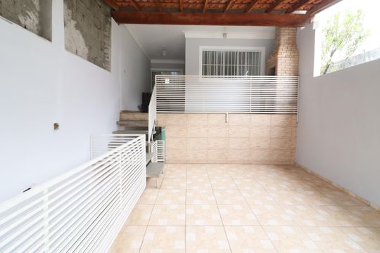 Garagem de casa à venda com 2 quartos, 80m² em Km 18, Osasco