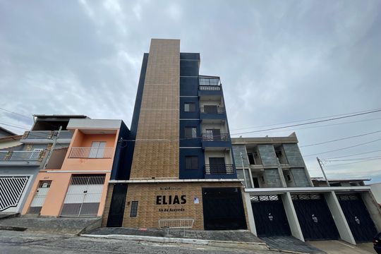 Fachada + Placa de apartamento para alugar com 2 quartos, 50m² em Vila Dalila, São Paulo